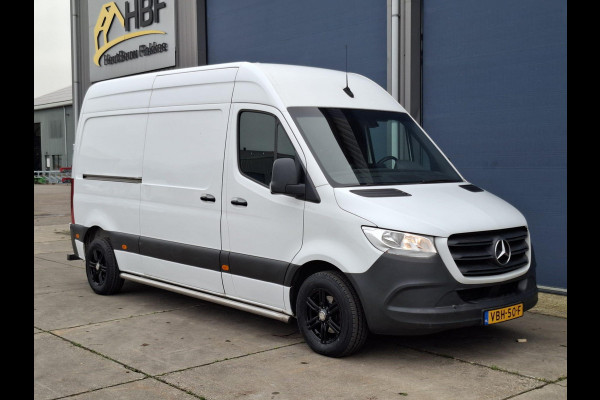 Mercedes-Benz Sprinter 211 2.2 CDI L2H2 AUTOMAAT / TREKHAAK / NAVI / EURO 6 / CARPLAY