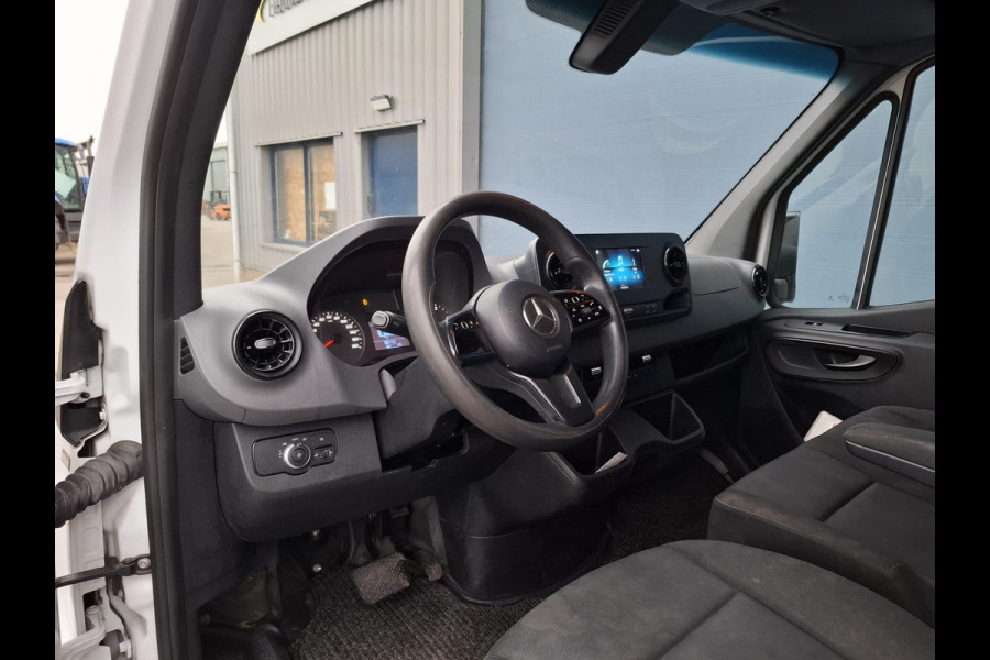 Mercedes-Benz Sprinter 211 2.2 CDI L2H2 AUTOMAAT / TREKHAAK / NAVI / EURO 6 / CARPLAY