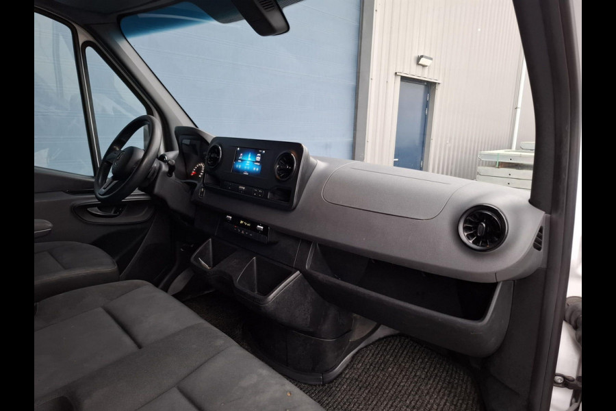 Mercedes-Benz Sprinter 211 2.2 CDI L2H2 AUTOMAAT / TREKHAAK / NAVI / EURO 6 / CARPLAY