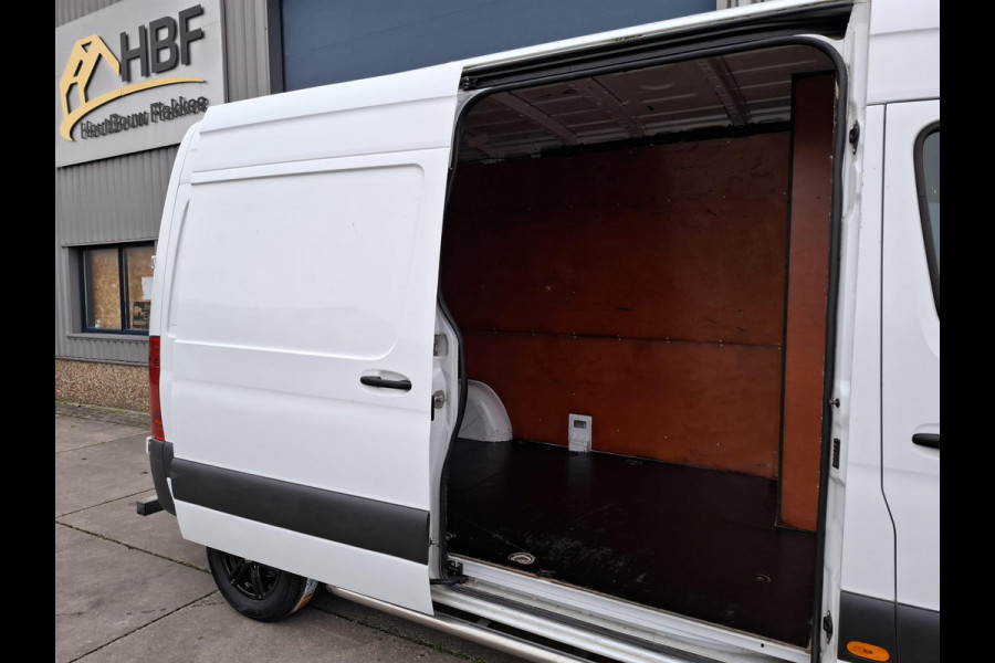 Mercedes-Benz Sprinter 211 2.2 CDI L2H2 AUTOMAAT / TREKHAAK / NAVI / EURO 6 / CARPLAY