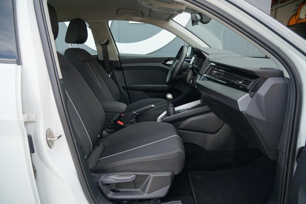 Audi A1 Sportback 30 TFSI epic 115PK + APPLE CARPLAY / CRUISE CONTROL / S-LINE EXTERIEUR