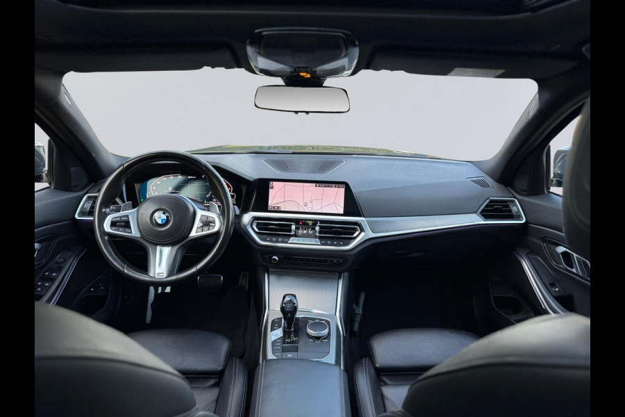 BMW 3 Serie Touring 330e M sport individual, dravitgrau, panoramadak ,laser,elec bedienbare trekhaak, vol opties, nl auto met nap