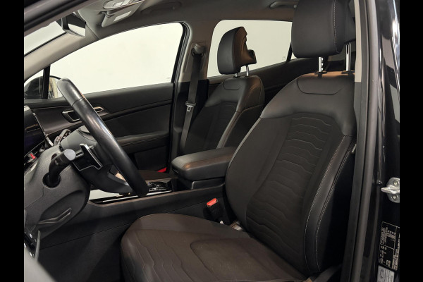 Kia Sportage 1.6 T-GDi Plug-in Hybrid AWD DynamicPlusLine Navigatie Apple Carplay/Android Auto Camera Parkeersensoren Adaptive Cruise Control Virtual Cockpit Stoelverwarming voor en achter Climate Control Lichtmetalen velgen Getinte ramen