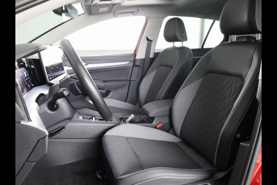 Volkswagen Golf 1.5 eTSI Life Edition GOAL 116 pk Automaat (DSG) | Verlengde garantie | Navigatie | Panoramadak | Parkeersensoren | Achteruitrijcamera | Stoelverwarming |