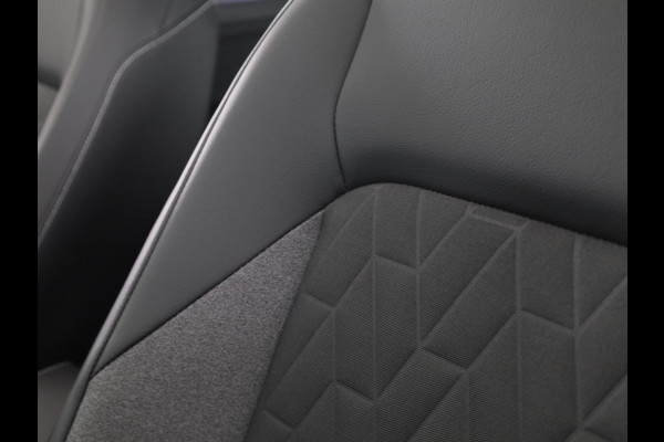 Volkswagen Golf 1.5 eTSI Life Edition GOAL 116 pk Automaat (DSG) | Verlengde garantie | Navigatie | Panoramadak | Parkeersensoren | Achteruitrijcamera | Stoelverwarming |