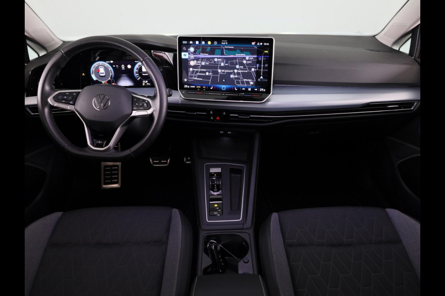 Volkswagen Golf 1.5 eTSI Life Edition GOAL 116 pk Automaat (DSG) | Verlengde garantie | Navigatie | Panoramadak | Parkeersensoren | Achteruitrijcamera | Stoelverwarming |