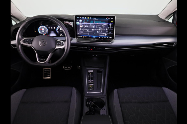 Volkswagen Golf 1.5 eTSI Life Edition GOAL 116 pk Automaat (DSG) | Verlengde garantie | Navigatie | Panoramadak | Parkeersensoren | Achteruitrijcamera | Stoelverwarming |