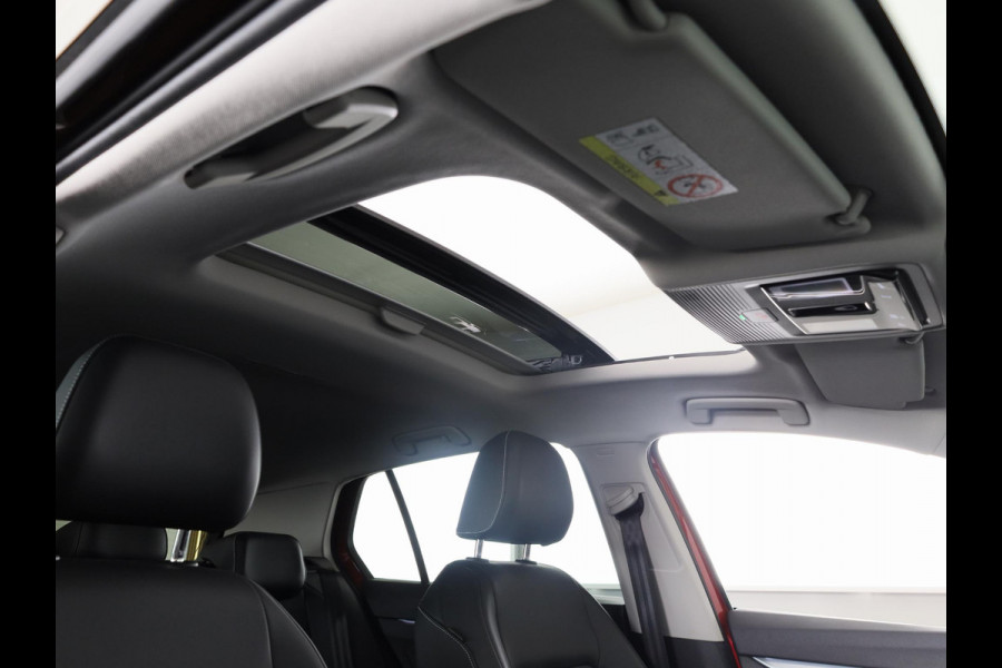 Volkswagen Golf 1.5 eTSI Life Edition GOAL 116 pk Automaat (DSG) | Verlengde garantie | Navigatie | Panoramadak | Parkeersensoren | Achteruitrijcamera | Stoelverwarming |