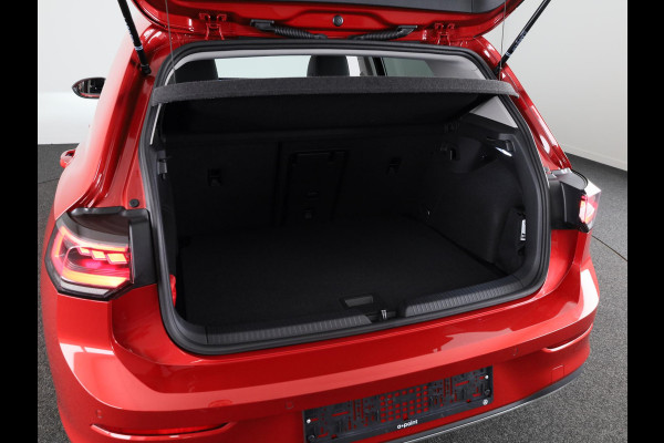 Volkswagen Golf 1.5 eTSI Life Edition GOAL 116 pk Automaat (DSG) | Verlengde garantie | Navigatie | Panoramadak | Parkeersensoren | Achteruitrijcamera | Stoelverwarming |