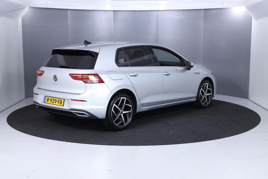 Volkswagen Golf 1.5 TSI Style 130pk 6bak| Navi| 18'LMvelgen| head-up display| verwarmde voorstoelen