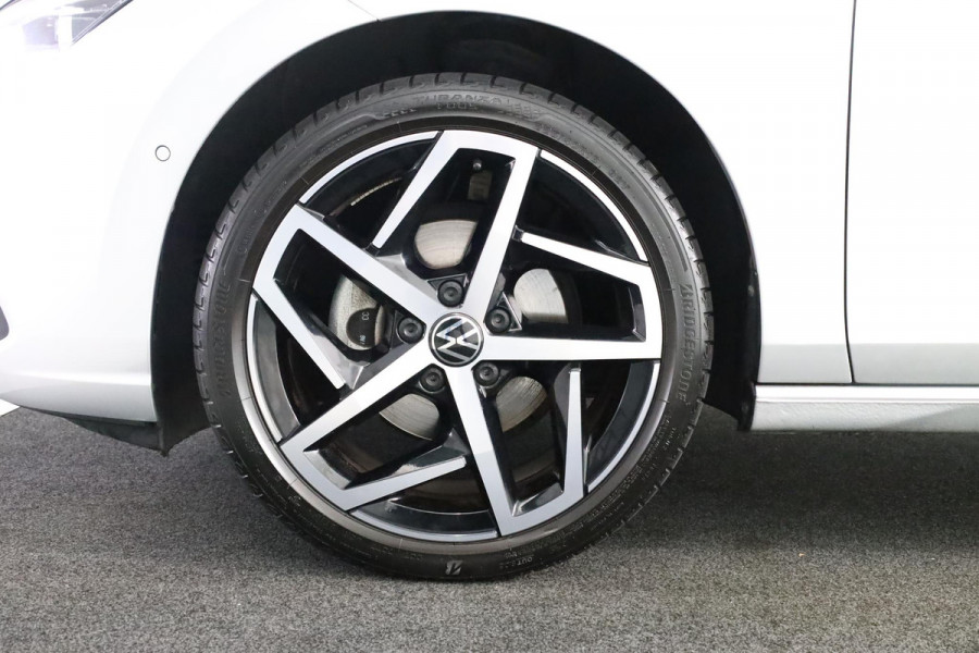 Volkswagen Golf 1.5 TSI Style 130pk 6bak| Navi| 18'LMvelgen| head-up display| verwarmde voorstoelen