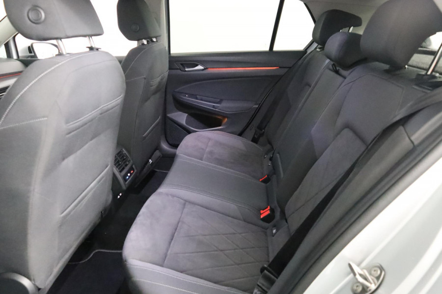 Volkswagen Golf 1.5 TSI Style 130pk 6bak| Navi| 18'LMvelgen| head-up display| verwarmde voorstoelen
