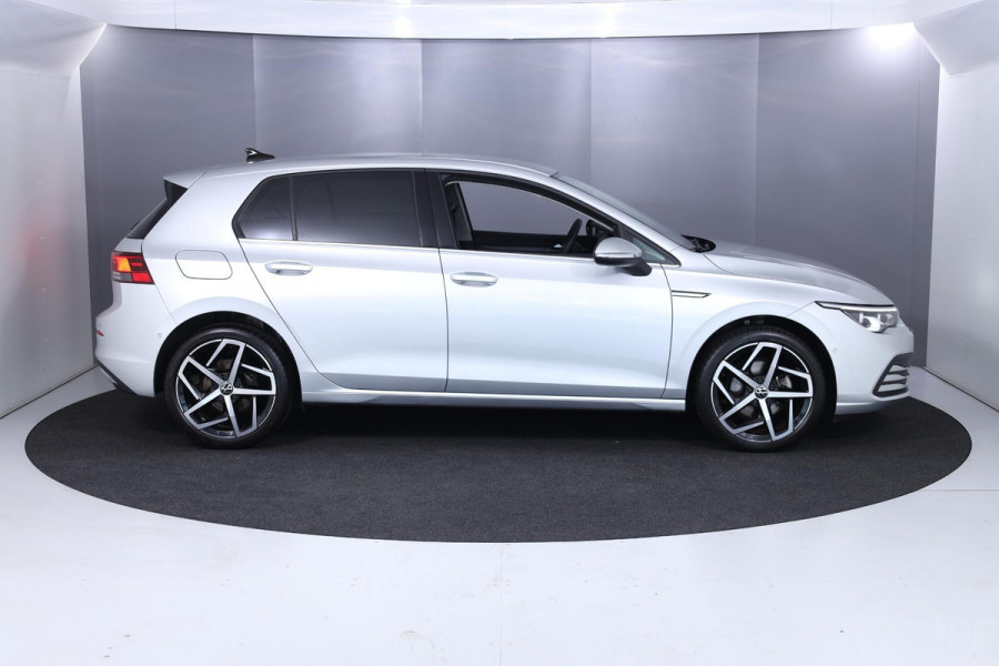 Volkswagen Golf 1.5 TSI Style 130pk 6bak| Navi| 18'LMvelgen| head-up display| verwarmde voorstoelen