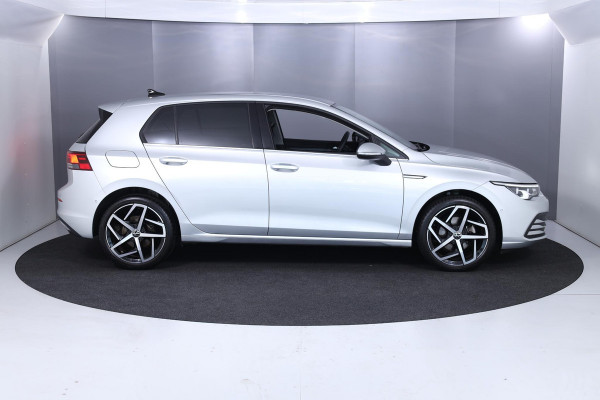 Volkswagen Golf 1.5 TSI Style 130pk 6bak| Navi| 18'LMvelgen| head-up display| verwarmde voorstoelen