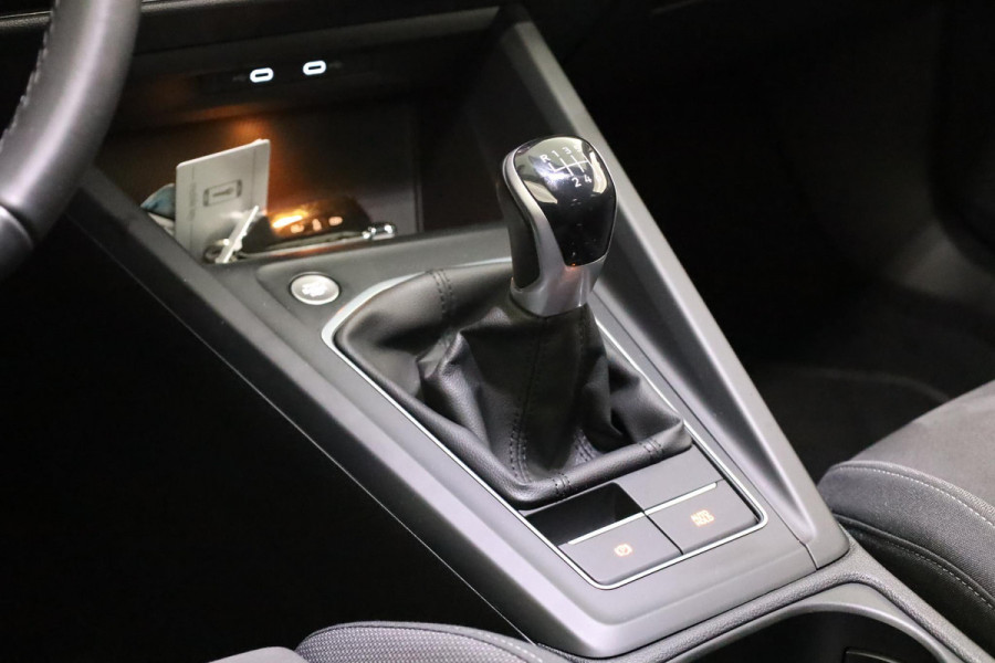 Volkswagen Golf 1.5 TSI Style 130pk 6bak| Navi| 18'LMvelgen| head-up display| verwarmde voorstoelen