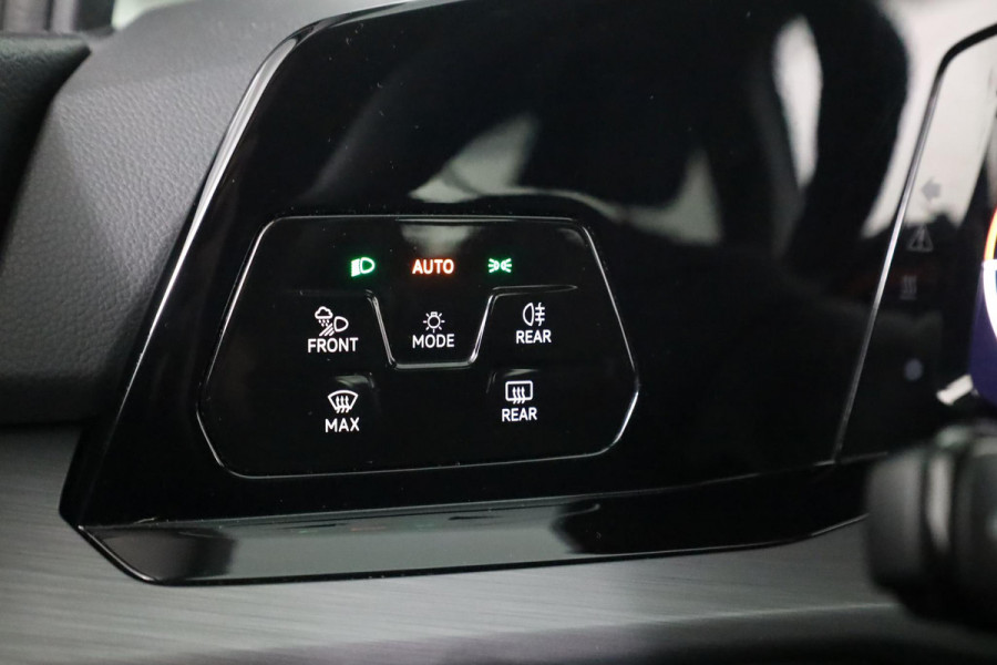 Volkswagen Golf 1.5 TSI Style 130pk 6bak| Navi| 18'LMvelgen| head-up display| verwarmde voorstoelen