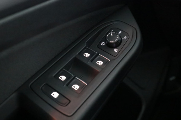 Volkswagen Golf 1.5 TSI Style 130pk 6bak| Navi| 18'LMvelgen| head-up display| verwarmde voorstoelen