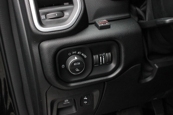 Dodge Ram 1500 5.7 V8 4x4 CREW CAB LIMITED 2020 100DKM / NIEUWSTAAT / COMPLETE HISTORY / FULL OPTIONS / VERBREED / GROOT NAVI