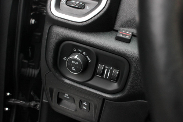 Dodge Ram 1500 5.7 V8 4x4 CREW CAB LIMITED 2020 100DKM / NIEUWSTAAT / COMPLETE HISTORY / FULL OPTIONS / VERBREED / GROOT NAVI