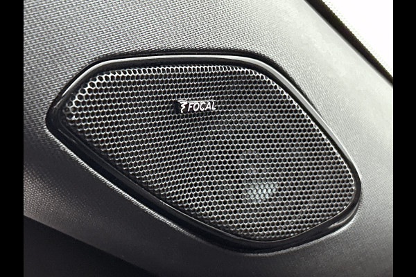 Peugeot 2008 1.2 131PK Automaat / GT Pack / Panoramadak / Trekhaak /  HiFi-systeem FOCAL /1/2 Leder / Naviagatie  /  Pdc+Camera / / Apk nieuw