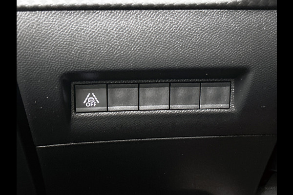 Peugeot 2008 1.2 131PK Automaat / GT Pack / Panoramadak / Trekhaak /  HiFi-systeem FOCAL /1/2 Leder / Naviagatie  /  Pdc+Camera / / Apk nieuw