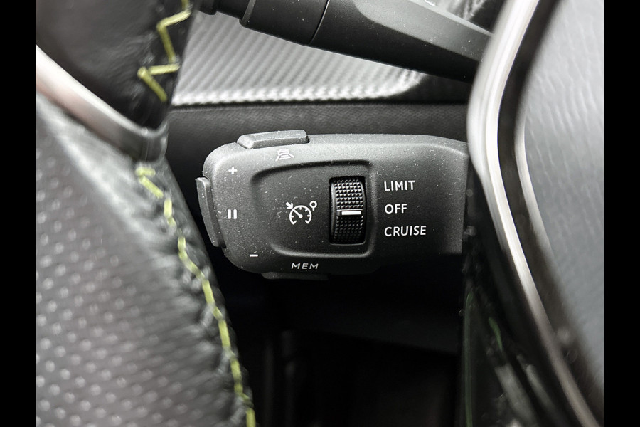 Peugeot 2008 1.2 131PK Automaat / GT Pack / Panoramadak / Trekhaak /  HiFi-systeem FOCAL /1/2 Leder / Naviagatie  /  Pdc+Camera / / Apk nieuw
