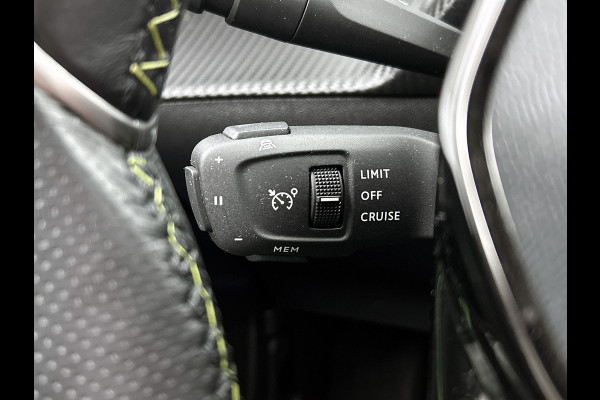 Peugeot 2008 1.2 131PK Automaat / GT Pack / Panoramadak / Trekhaak /  HiFi-systeem FOCAL /1/2 Leder / Naviagatie  /  Pdc+Camera / / Apk nieuw
