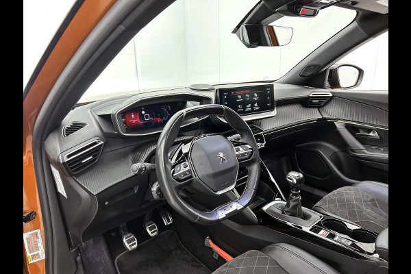 Peugeot 2008 1.2 131PK Automaat / GT Pack / Panoramadak / Trekhaak /  HiFi-systeem FOCAL /1/2 Leder / Naviagatie  /  Pdc+Camera / / Apk nieuw