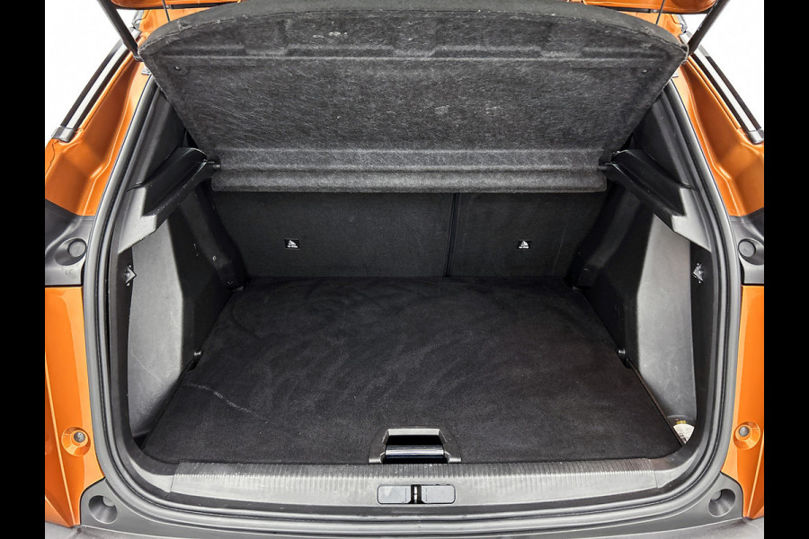 Peugeot 2008 1.2 131PK Automaat / GT Pack / Panoramadak / Trekhaak /  HiFi-systeem FOCAL /1/2 Leder / Naviagatie  /  Pdc+Camera / / Apk nieuw