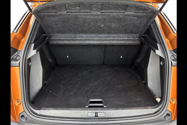 Peugeot 2008 1.2 131PK Automaat / GT Pack / Panoramadak / Trekhaak /  HiFi-systeem FOCAL /1/2 Leder / Naviagatie  /  Pdc+Camera / / Apk nieuw