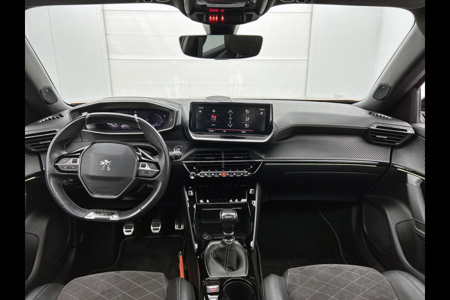 Peugeot 2008 1.2 131PK Automaat / GT Pack / Panoramadak / Trekhaak /  HiFi-systeem FOCAL /1/2 Leder / Naviagatie  /  Pdc+Camera / / Apk nieuw