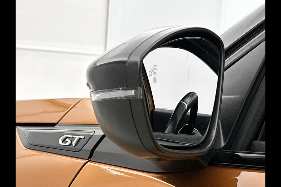 Peugeot 2008 1.2 131PK Automaat / GT Pack / Panoramadak / Trekhaak /  HiFi-systeem FOCAL /1/2 Leder / Naviagatie  /  Pdc+Camera / / Apk nieuw