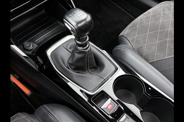 Peugeot 2008 1.2 131PK Automaat / GT Pack / Panoramadak / Trekhaak /  HiFi-systeem FOCAL /1/2 Leder / Naviagatie  /  Pdc+Camera / / Apk nieuw