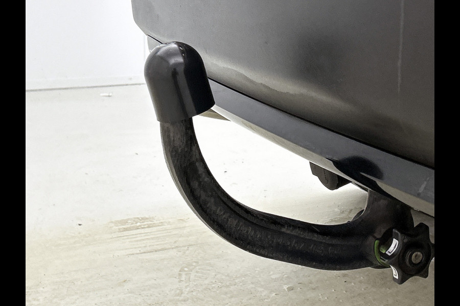 Peugeot 2008 1.2 131PK Automaat / GT Pack / Panoramadak / Trekhaak /  HiFi-systeem FOCAL /1/2 Leder / Naviagatie  /  Pdc+Camera / / Apk nieuw