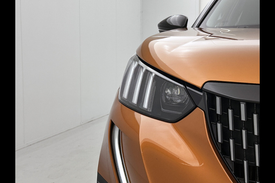 Peugeot 2008 1.2 131PK Automaat / GT Pack / Panoramadak / Trekhaak /  HiFi-systeem FOCAL /1/2 Leder / Naviagatie  /  Pdc+Camera / / Apk nieuw