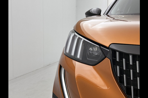 Peugeot 2008 1.2 131PK Automaat / GT Pack / Panoramadak / Trekhaak /  HiFi-systeem FOCAL /1/2 Leder / Naviagatie  /  Pdc+Camera / / Apk nieuw