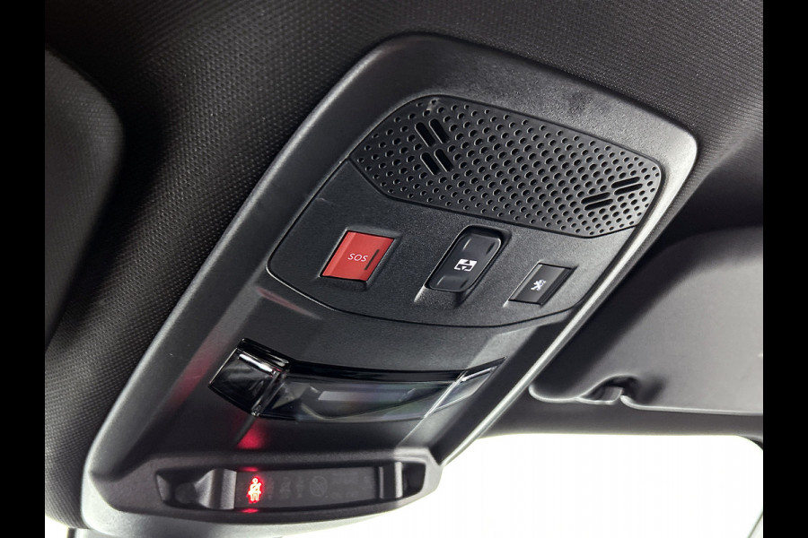 Peugeot 2008 1.2 131PK Automaat / GT Pack / Panoramadak / Trekhaak /  HiFi-systeem FOCAL /1/2 Leder / Naviagatie  /  Pdc+Camera / / Apk nieuw