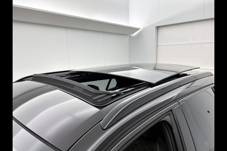 Peugeot 2008 1.2 131PK Automaat / GT Pack / Panoramadak / Trekhaak /  HiFi-systeem FOCAL /1/2 Leder / Naviagatie  /  Pdc+Camera / / Apk nieuw