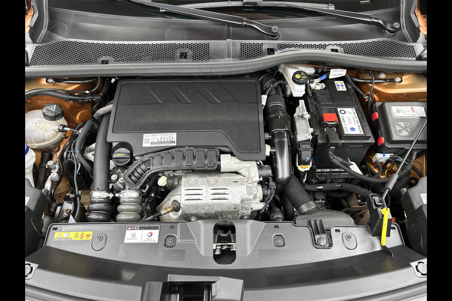 Peugeot 2008 1.2 131PK Automaat / GT Pack / Panoramadak / Trekhaak /  HiFi-systeem FOCAL /1/2 Leder / Naviagatie  /  Pdc+Camera / / Apk nieuw