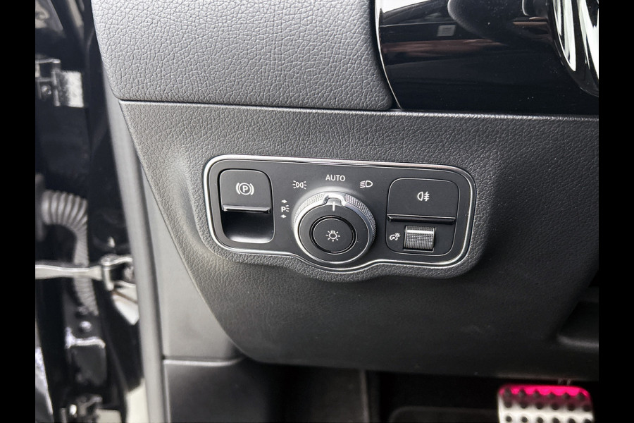 Mercedes-Benz B-Klasse 180 Automaat Bus.Solution AMG-Line / Panoramadak / Pdc+Camera / Navigatie / 1/2 Leder / Apk 09-2026