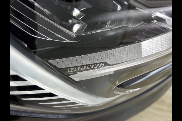 Renault Mégane Estate 1.3 TCe 140PK Equilibre / Navigatie / Pdc.V+A / Airco-ecc./ Xenon / Radio multimedia / Apk 07-2027