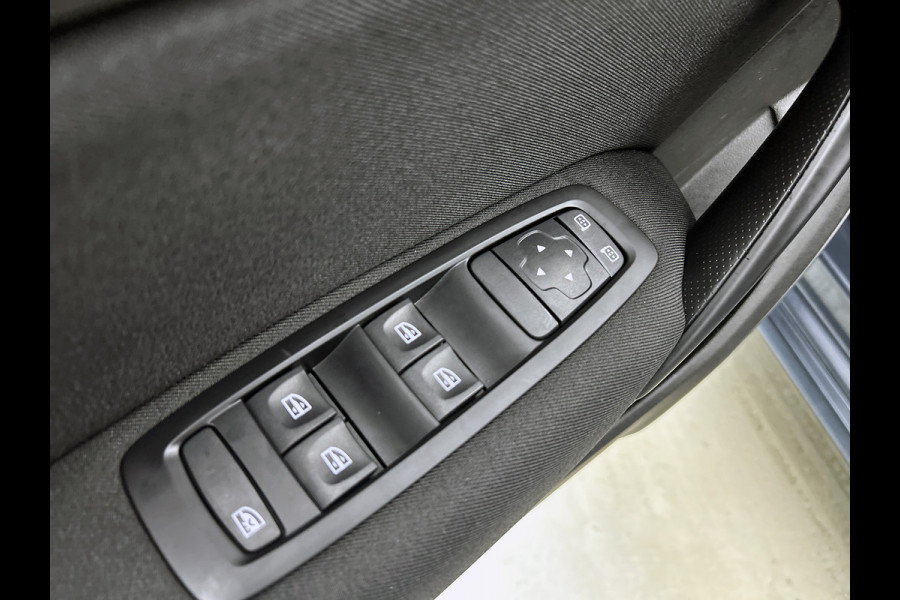 Renault Mégane Estate 1.3 TCe 140PK Equilibre / Navigatie / Pdc.V+A / Airco-ecc./ Xenon / Radio multimedia / Apk 07-2027