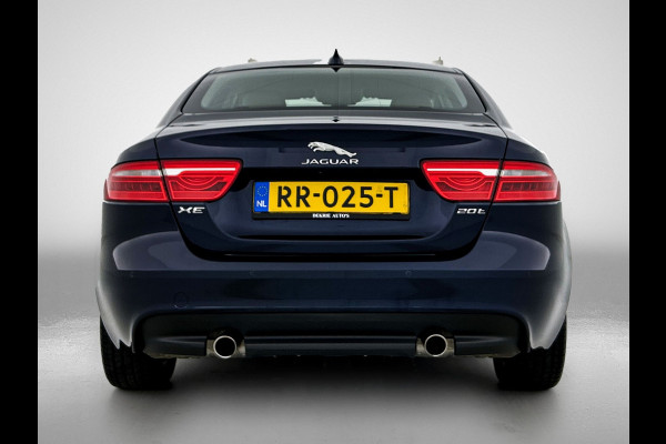 Jaguar XE 2.0 Prestige Automaat / Navigatie / Leder / Cruise-ctr. / Lmv 17"/ Stoelverw. / Camera / Apk 11-2026