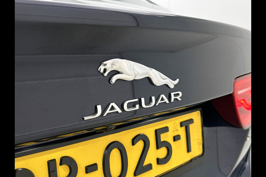 Jaguar XE 2.0 Prestige Automaat / Navigatie / Leder / Cruise-ctr. / Lmv 17"/ Stoelverw. / Camera / Apk 11-2026