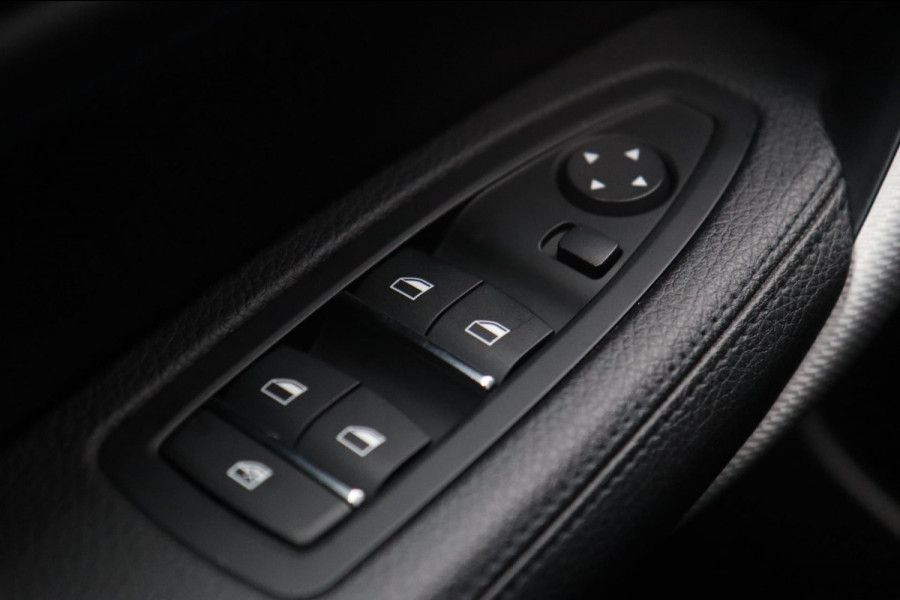 BMW 1-serie 116i Edition M Sport Shadow / LEDER / NAVI / PDC / KEURIGE AUTO