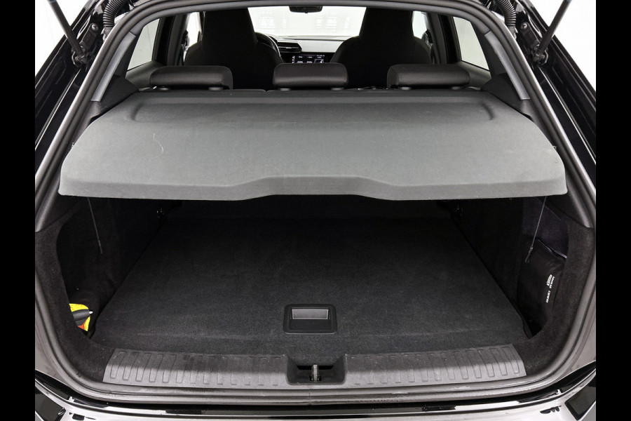 Audi A3 Sportback 30 TFSI Business edition 5Drs. / Virtual cockpit / Airco-ecc./ Navigatie / Pdc / Xenon / Radio multimedia / Apk 11-2026