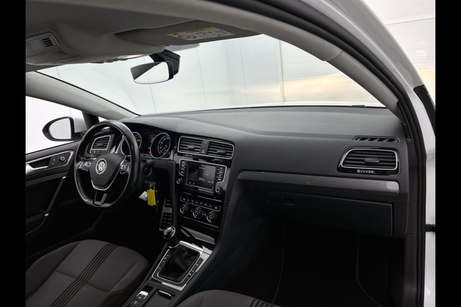 Volkswagen Golf 1.2 TSI Trendline / Navi / Cruise / Lmv 16" / Apple Car Play / Park pilot / Privacy Glass / Stoelverw. / Apk 03-2026