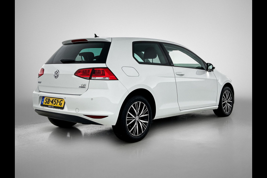 Volkswagen Golf 1.2 TSI Trendline / Navi / Cruise / Lmv 16" / Apple Car Play / Park pilot / Privacy Glass / Stoelverw. / Apk 03-2026