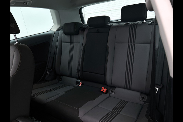 Volkswagen Golf 1.2 TSI Trendline / Navi / Cruise / Lmv 16" / Apple Car Play / Park pilot / Privacy Glass / Stoelverw. / Apk 03-2026