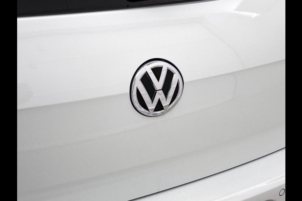 Volkswagen Golf 1.2 TSI Trendline / Navi / Cruise / Lmv 16" / Apple Car Play / Park pilot / Privacy Glass / Stoelverw. / Apk 03-2026